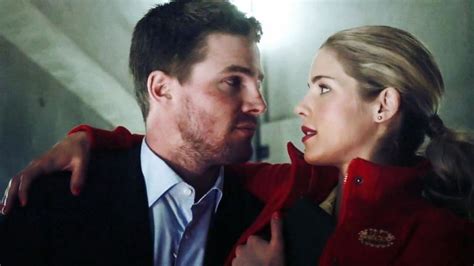 Arrow Writer Fires Back At Oliver And Felicity Shippers After