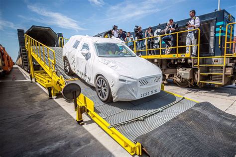 volvo launches exports  xc crossover  europe  china automotive news europe
