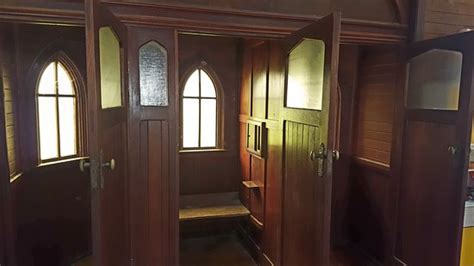 Confessional Booth Papirio