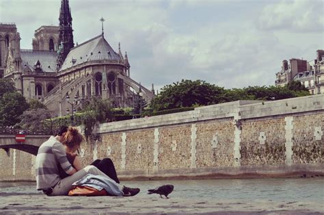 romantic places  kiss  paris