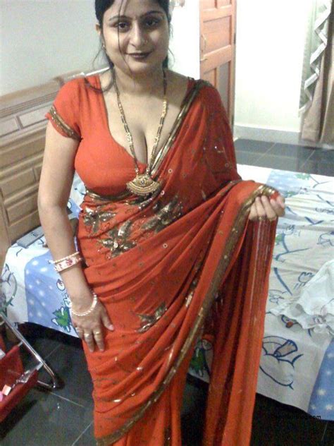 வாலிபம் aunty saree
