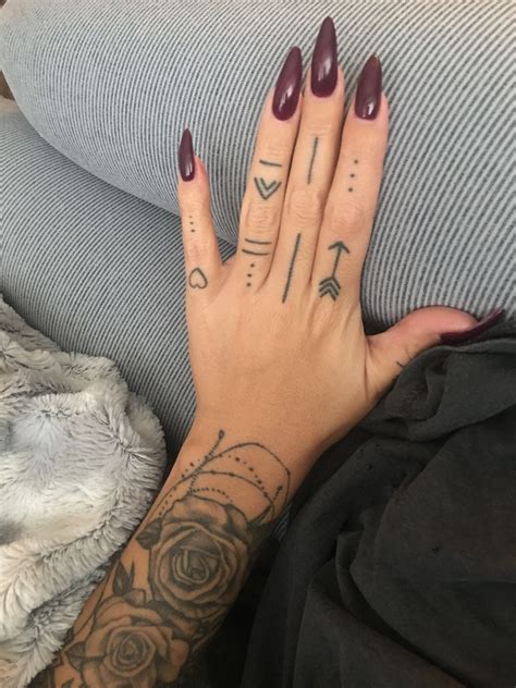 Finger Tattoos And Roses ️💋 ️ Hand Tattoos Hand And Finger Tattoos