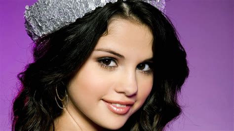 coogled hollywood actress selena gomez hd wallpaper collections