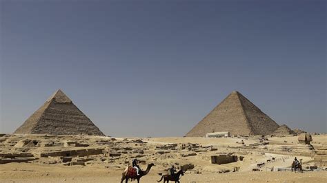 porno pyramid posers egypt investigates nude couple photo