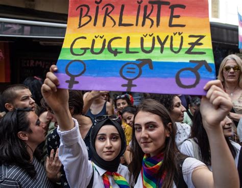 turkish police fire tear gas at banned istanbul lgbt pride parade