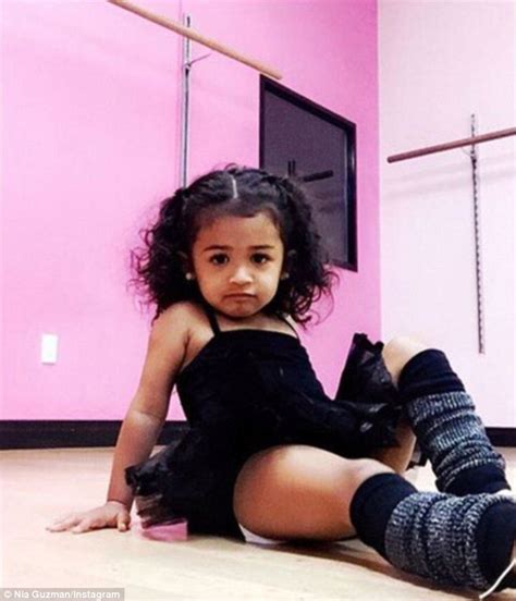 chris brown s ex nia guzman is denied full custody of their daughter royalty daily mail online