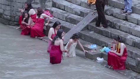 open bath women culture of nepal women open bath bagmati river