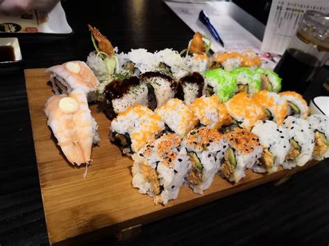 sushi       eat restaurant rsushi