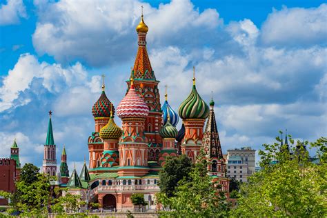 colorful st basils cathedral facts    knew