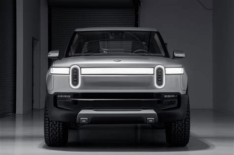 rivian r1t the world s first off road electric pickup truck gearjunkie