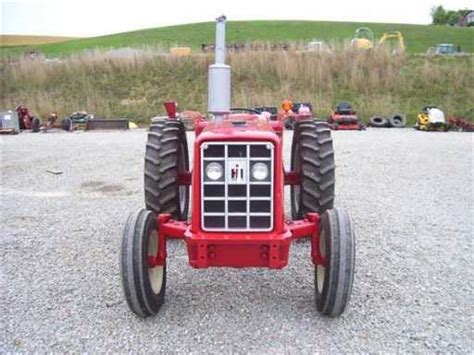 nice international  utility tractor