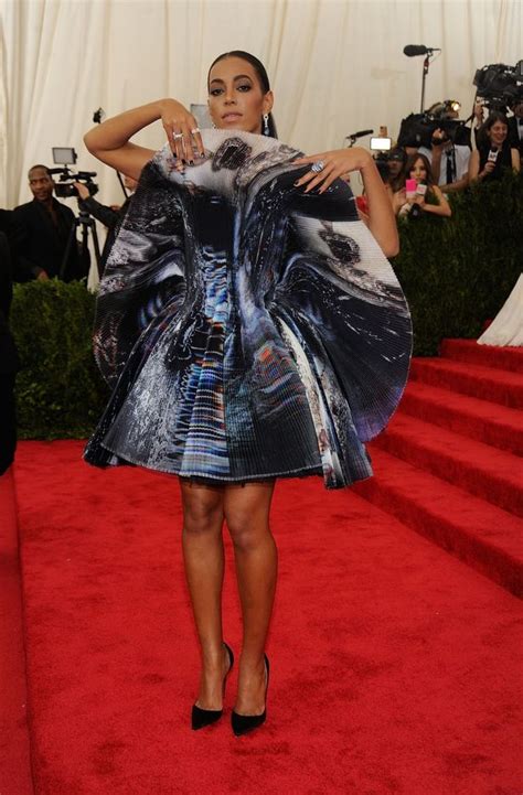 Met Gala 2015 Worst Dressed Katy Perry Fails In Graffiti Gown While