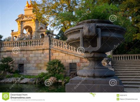 beroemde fontein  barcelona stock afbeelding image  monument trap
