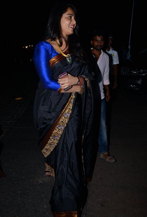Anushka Shetty Photos In Black Saree At Filmfare Awards