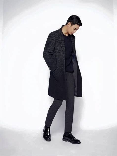 Kim Soo Hyun Keeps Warm Yet Stylish In Recent Fashion