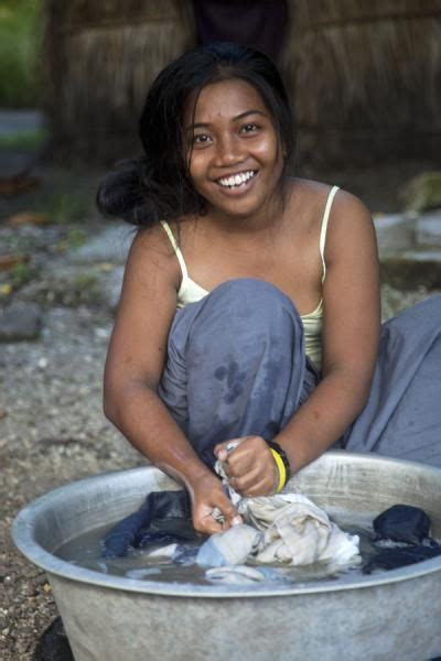 Picture Of Garlanded Women And Girls In A Maneaba Kiribati Kiribati