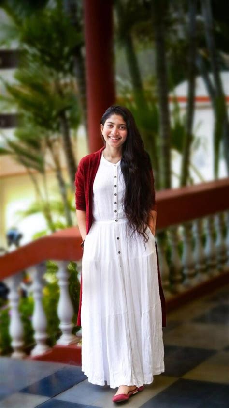 Hot And Sexy Pictures Of Sai Pallavi Iwmbuzz