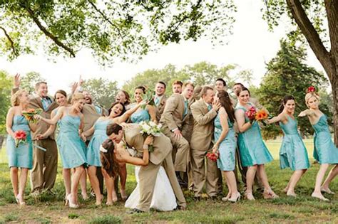 guide  choosing  bridal party modern wedding
