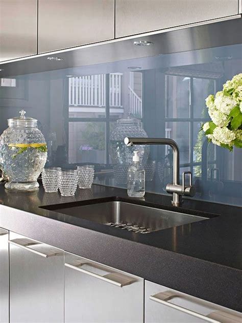 kuechenrueckwand aus glas  sieht der moderne fliesenspiegel aus kuche diy trendy kitchen