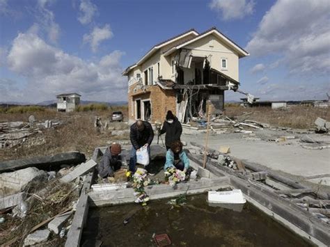 250 000 japanese still displaced 4 years after quake