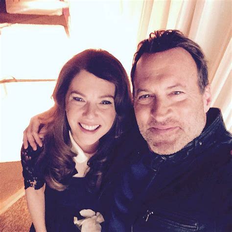 gilmore girls revival wraps lauren graham and scott patterson hug