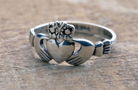 claddagh ring history design facts britannica