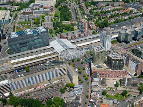 aerial view leiden station leiden centraal met het stationsplein schipholweg en stationsweg