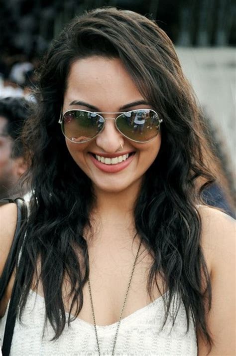 Sonakshi Sinha Latest Pics High Resolution Pictures