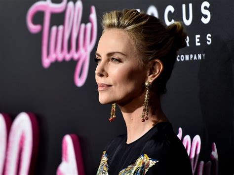 charlize theron became depressed when she gained weight