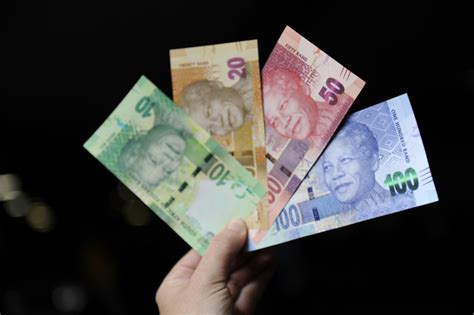 rand holds    sona scare