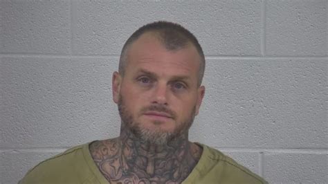 Knox County Man Facing Charges Following Foot Chase