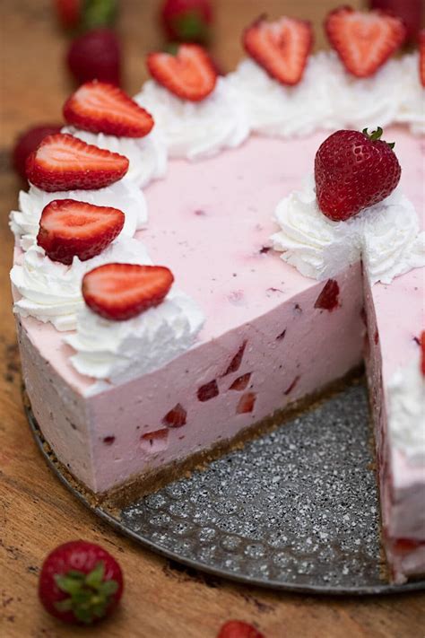 fluffy  bake strawberry cheesecake recipe scrambled chefs