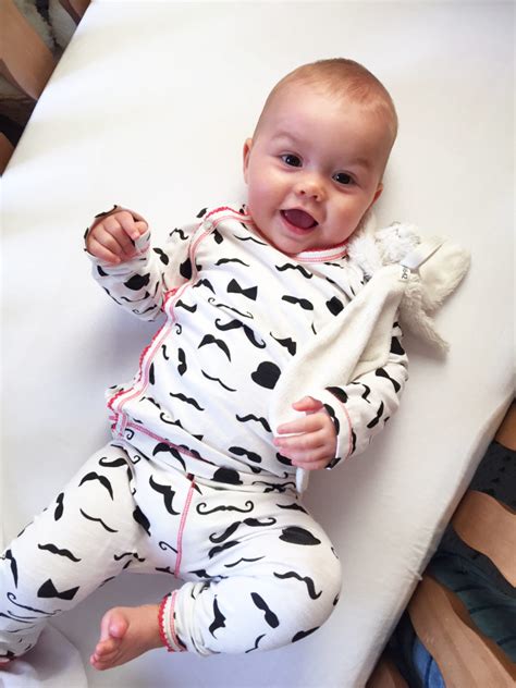 baby pyjama tijd babylabel