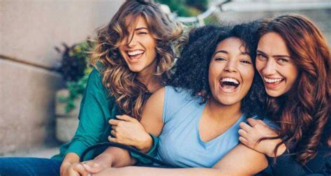 10 awesome things about having a close girl gang
