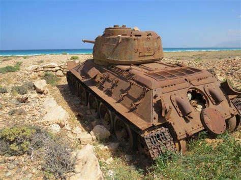 Abandoned Egyptian T 34 85 On The Island Of Socotra Yemen Vehículos