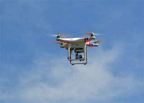 drone flies  close  lapd chopper canyon news