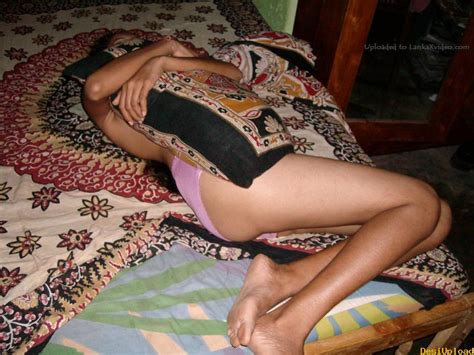 cute sri lankan girlfriend s fantastic boobs and pink inner vagina photos leaked 27pix