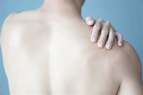 treating  frozen shoulder  massage therapy blys