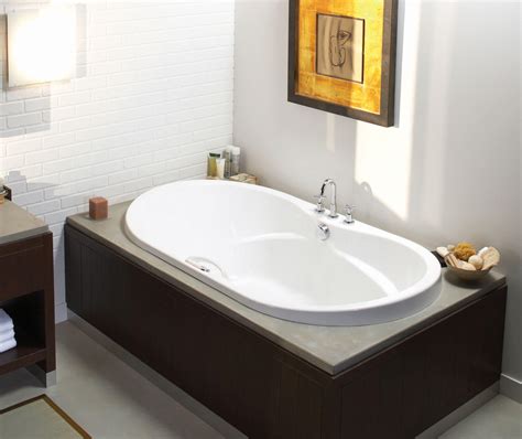 living  acrylic drop  center drain bathtub  white bath maax en