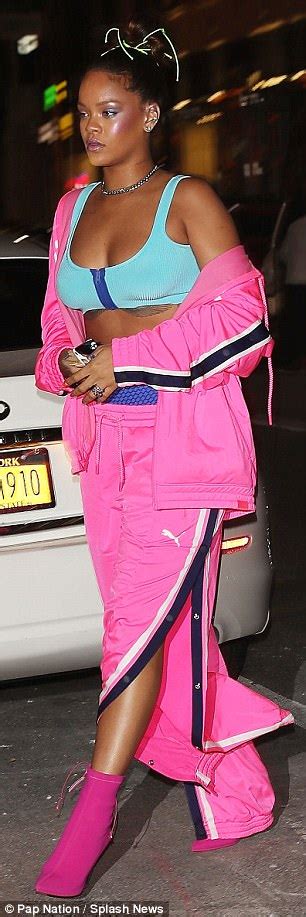 Busty Rihanna Flaunts Major Cleavage In Sports Bra This