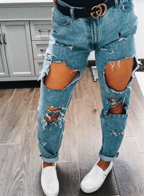 30 Cozy Ripped Jeans Outfit Ideas You Can Totally Wear