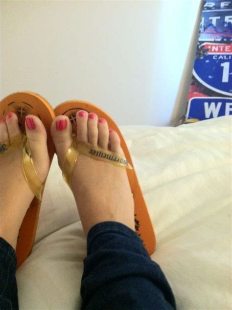 Cassandra Nix S Feet