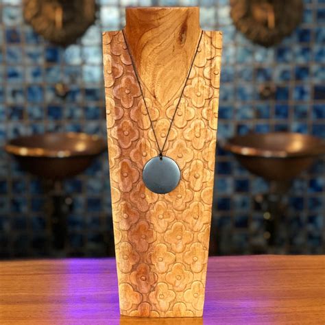 solid circle pendant necklace thought  motion