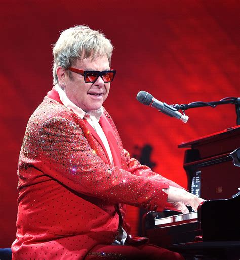 Elton John Photos Photos Elton John Performs His First