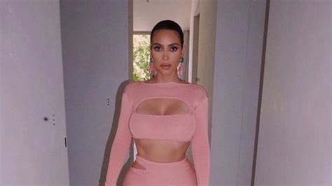 Wow Kim Kardashian Flasht Ihre Fans Mit Hammer Body