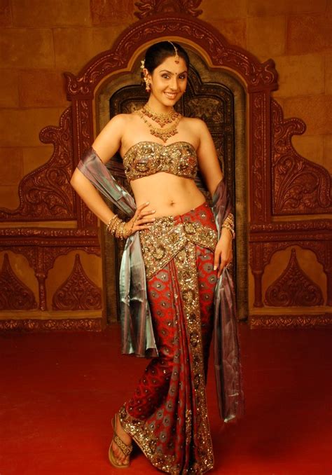 divya parameshwaran hot navel show stills hot blog photos