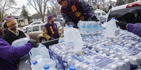 michigan battles order  deliver bottled water  flint residents
