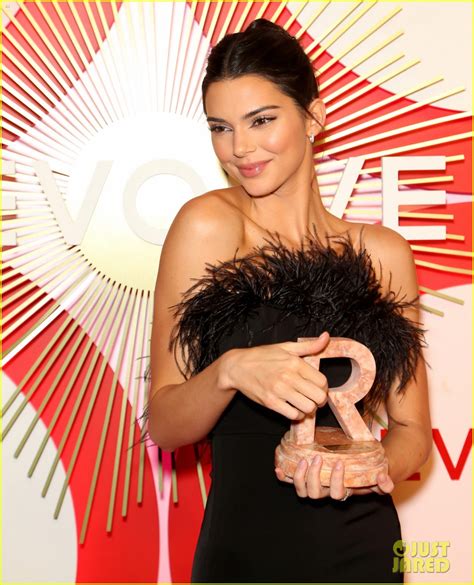 Photo Kendall Jenner Icon Of The Year Revolve Awards 2018 19 Photo