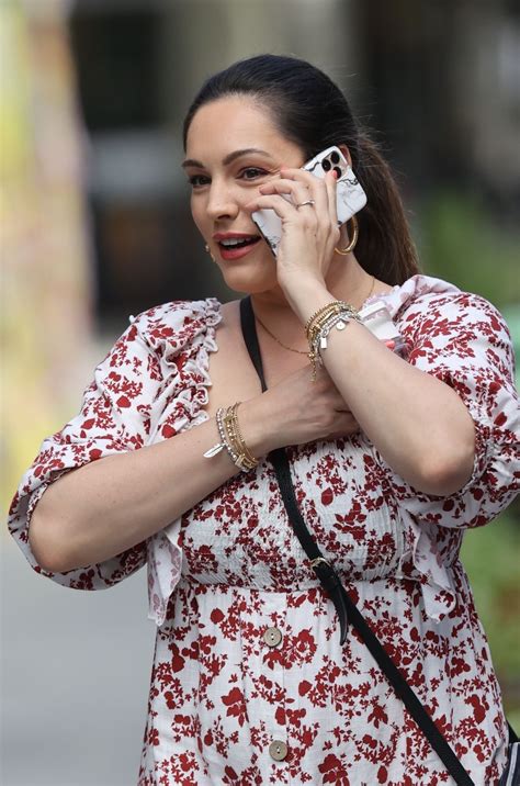 Sexy Kelly Brook Shows Off Her Cleavage In London 41 Photos Nude