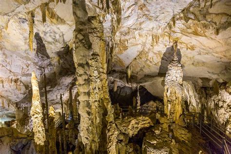 mesmerising caves  malaysia  visit caves  malaysia